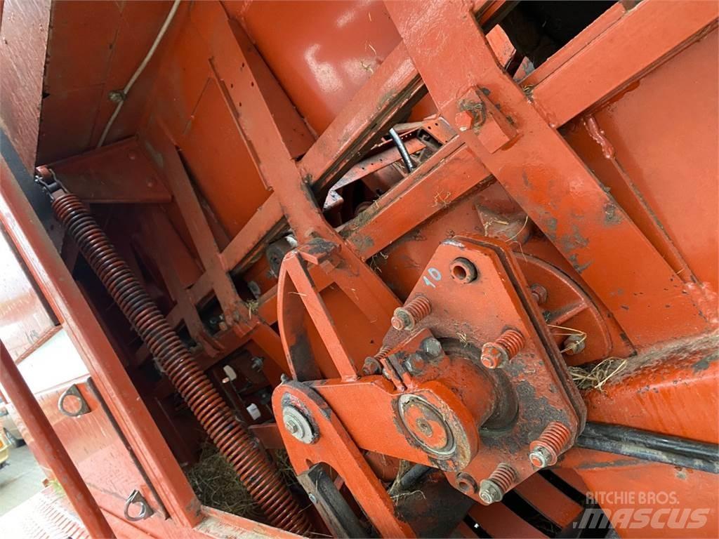 Hesston 4700 Pressere til firkantede baller
