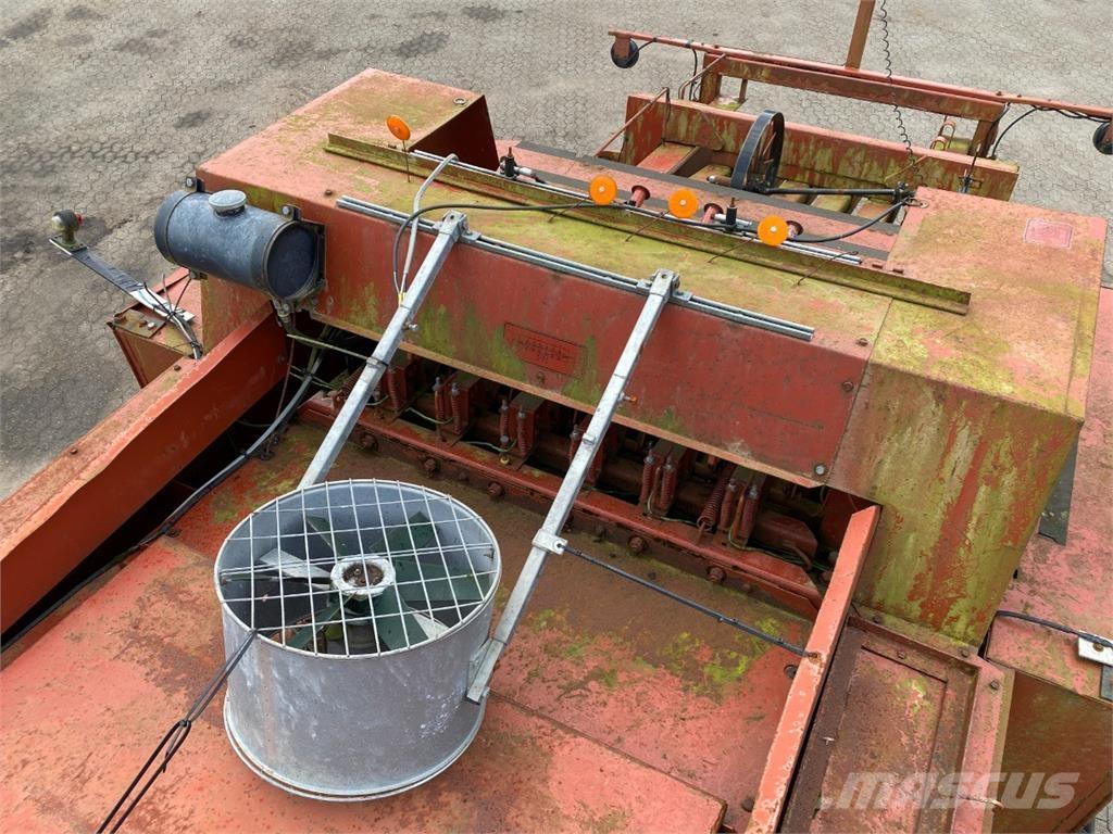 Hesston 4900 Pressere til firkantede baller