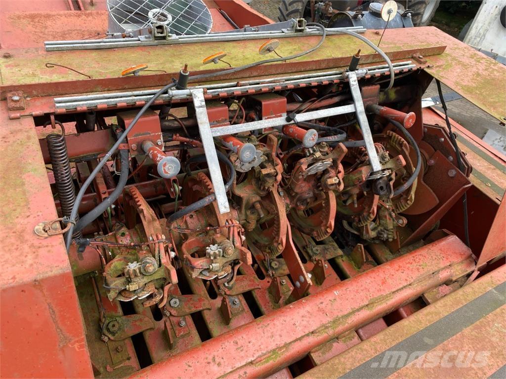 Hesston 4900 Pressere til firkantede baller
