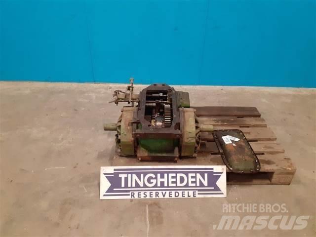John Deere 1075 Gear