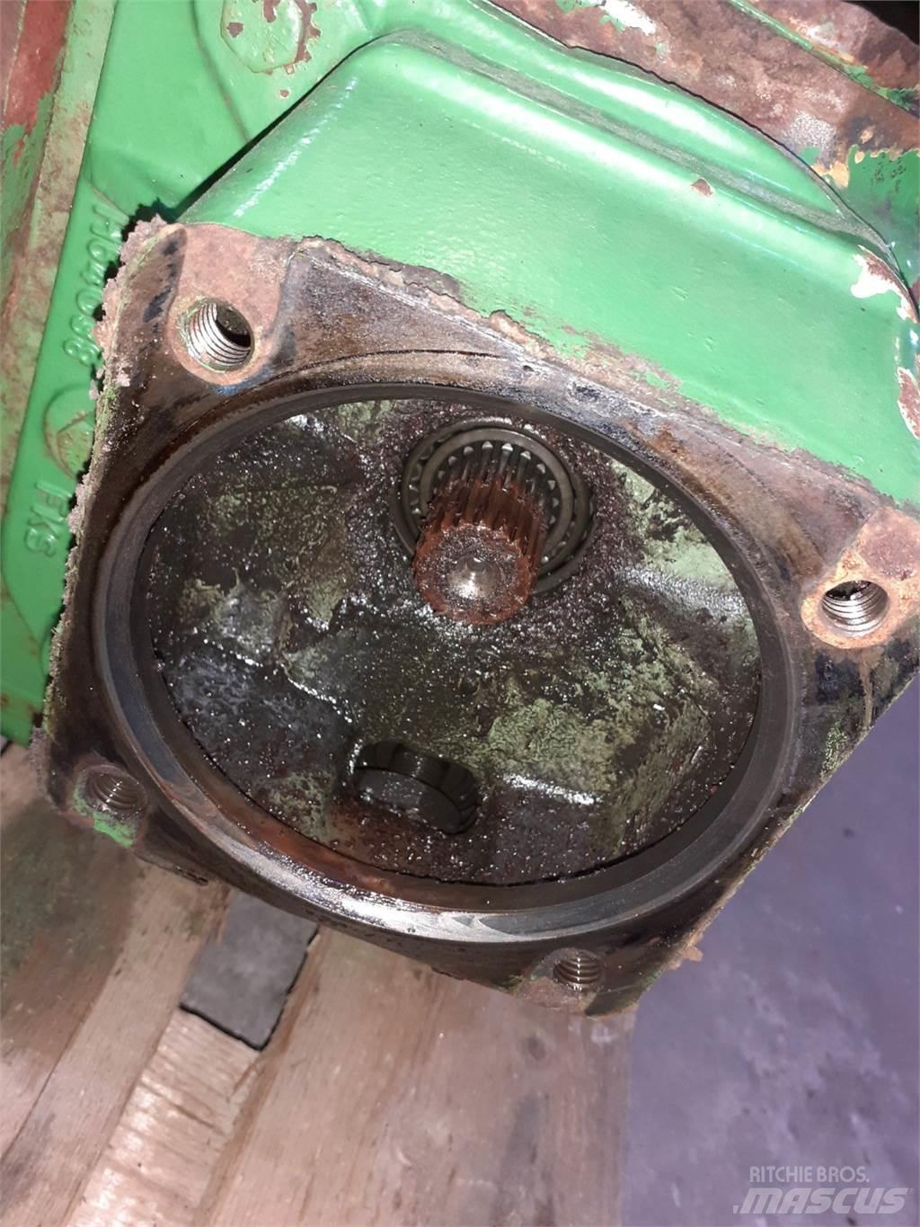 John Deere 1075 Gear