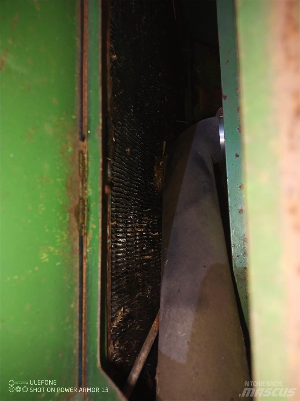 John Deere 1075 Kabiner og interiør