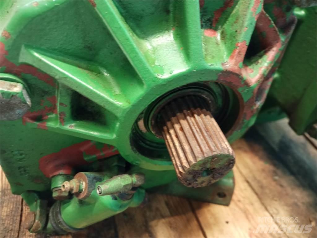 John Deere 1075 Gear