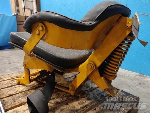 John Deere 310 Kabiner og interiør