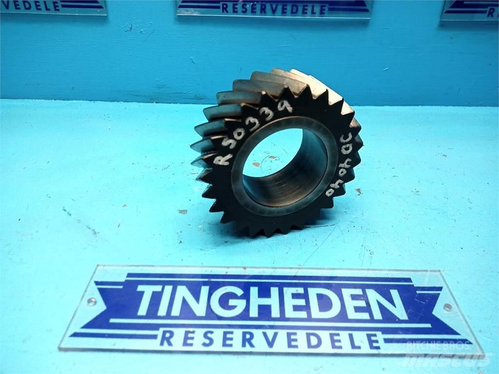 John Deere 4040 Gear