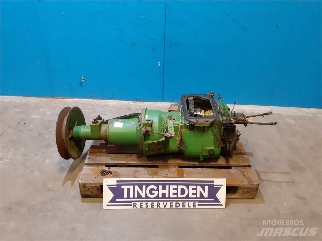 John Deere 955 Gear