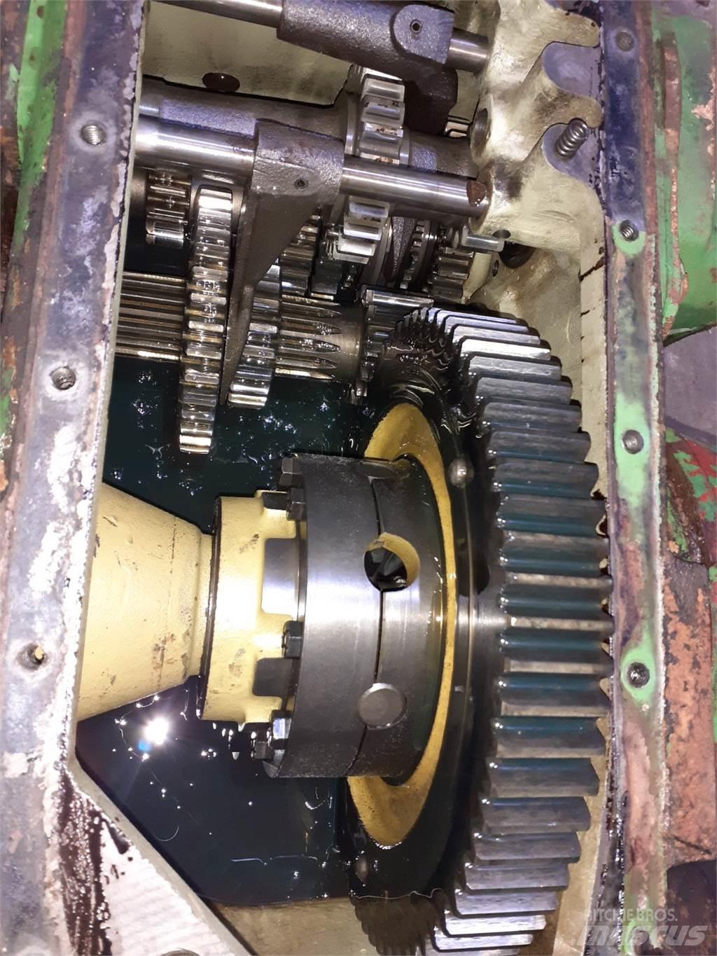 John Deere 975 Gear