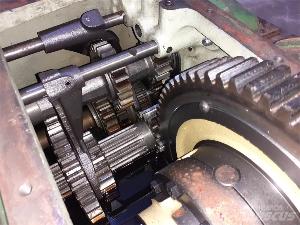 John Deere 975 Gear