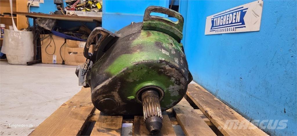 John Deere S690 Gear