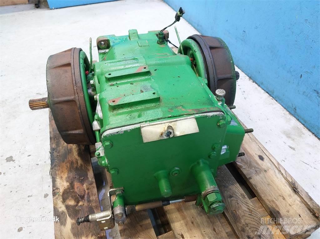 John Deere T660I Gear