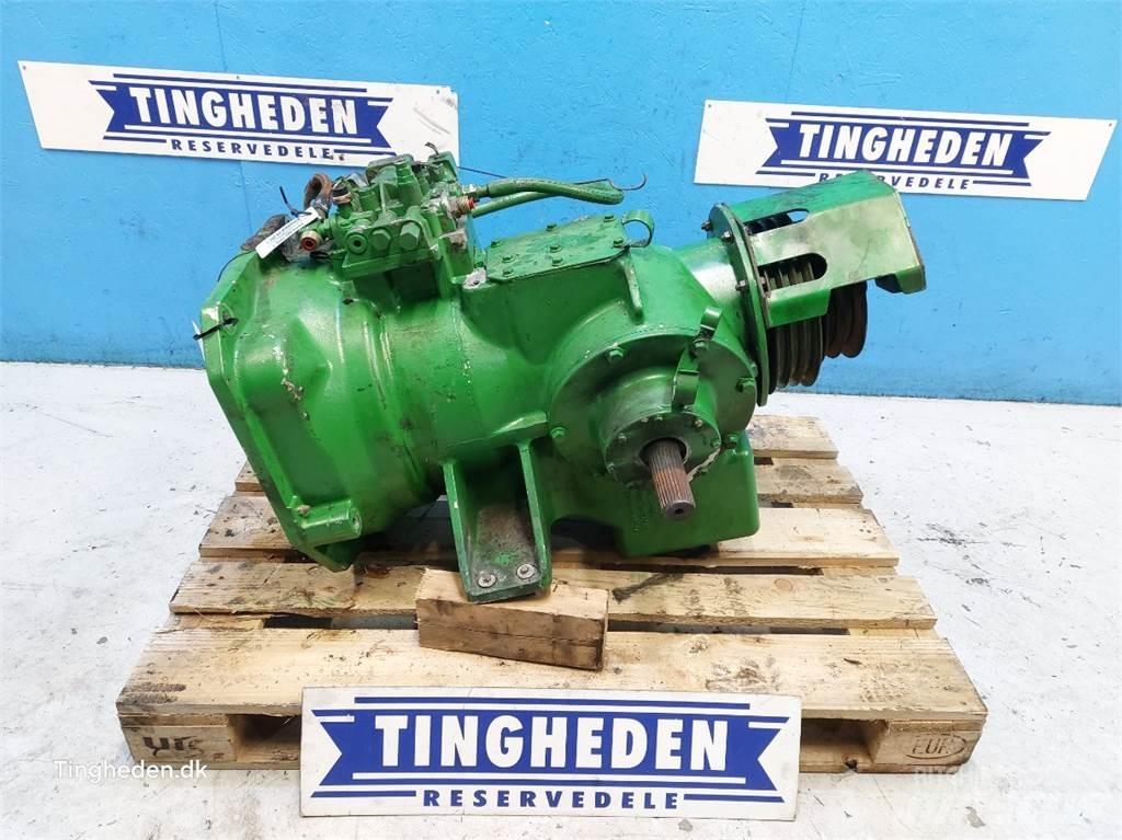 John Deere T660I Gear