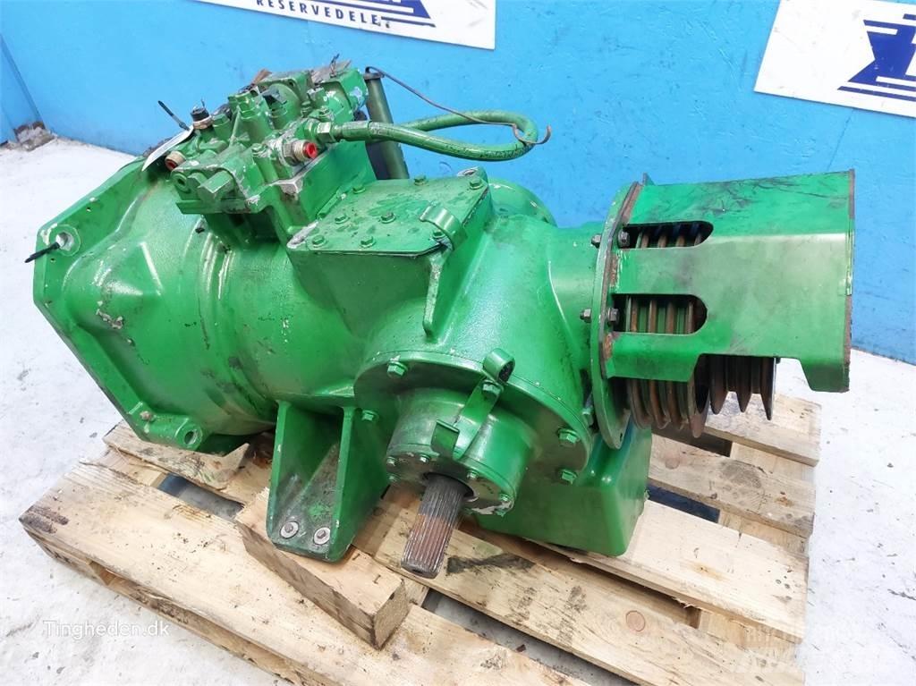 John Deere T660I Gear