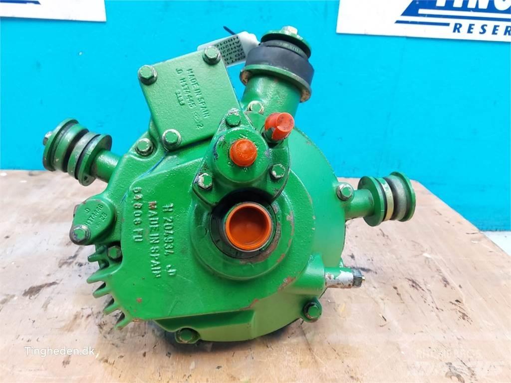John Deere T660I Gear