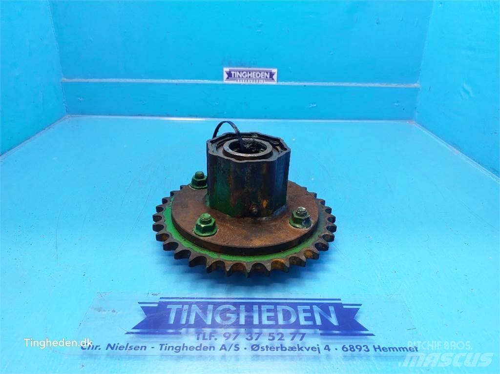 John Deere T660I Gear