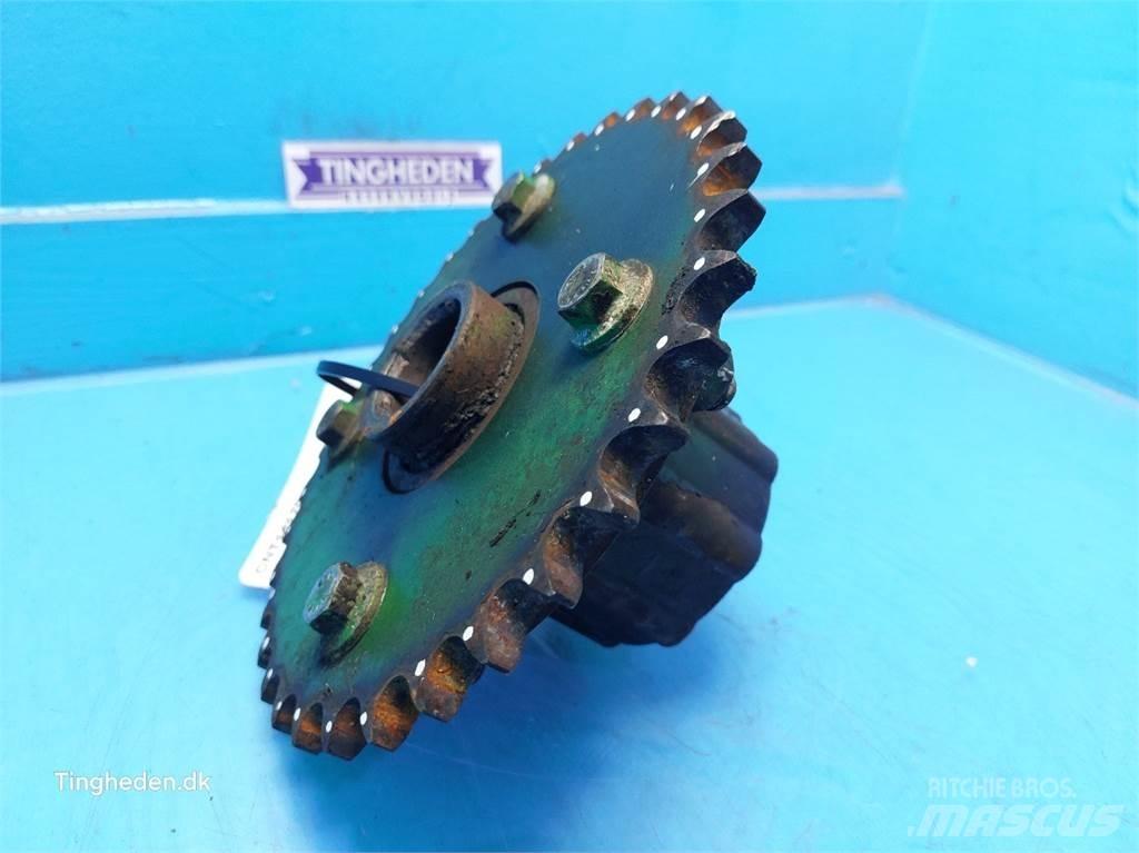 John Deere T660I Gear