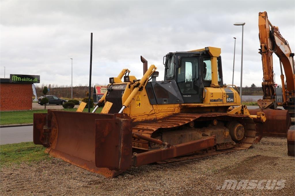 Komatsu D65PX-15 Bulldozer på larvebånd