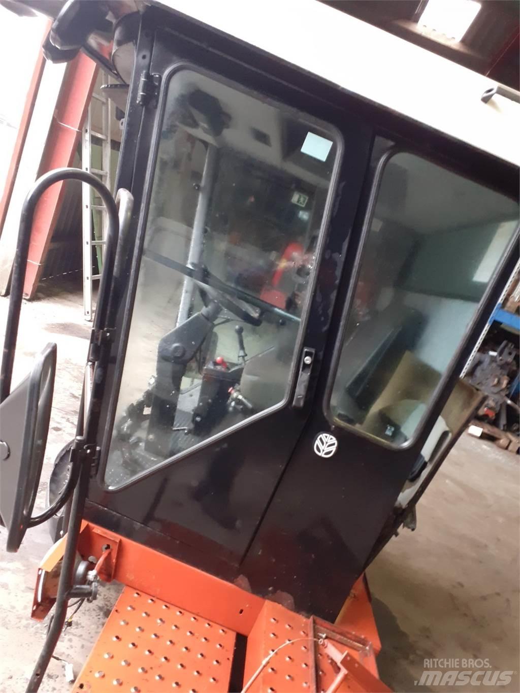 Laverda 3650 Kabiner og interiør