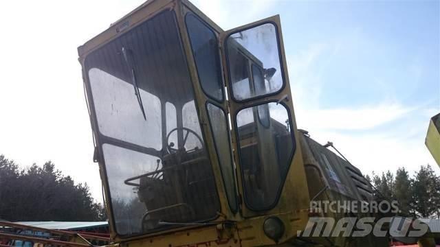 New Holland 1520 Kabiner og interiør