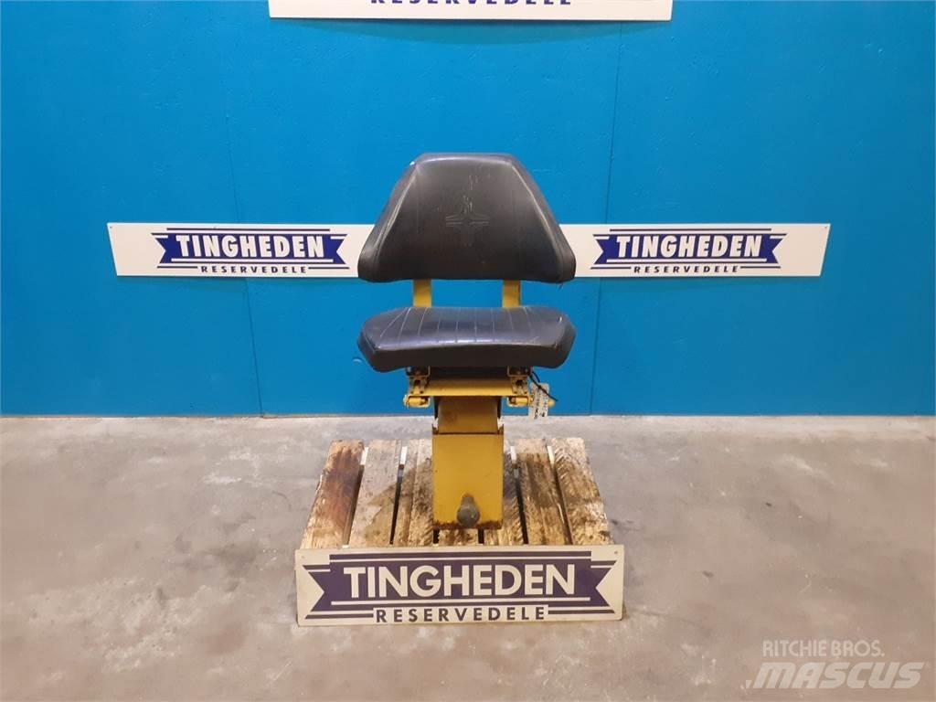 New Holland 1540 Kabiner og interiør