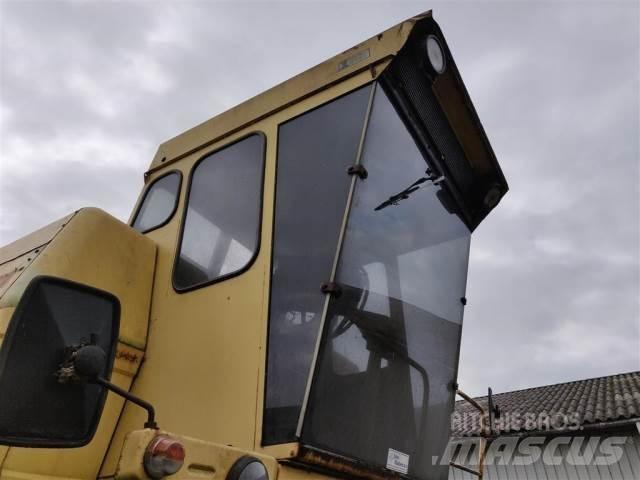 New Holland 1550 Kabiner og interiør