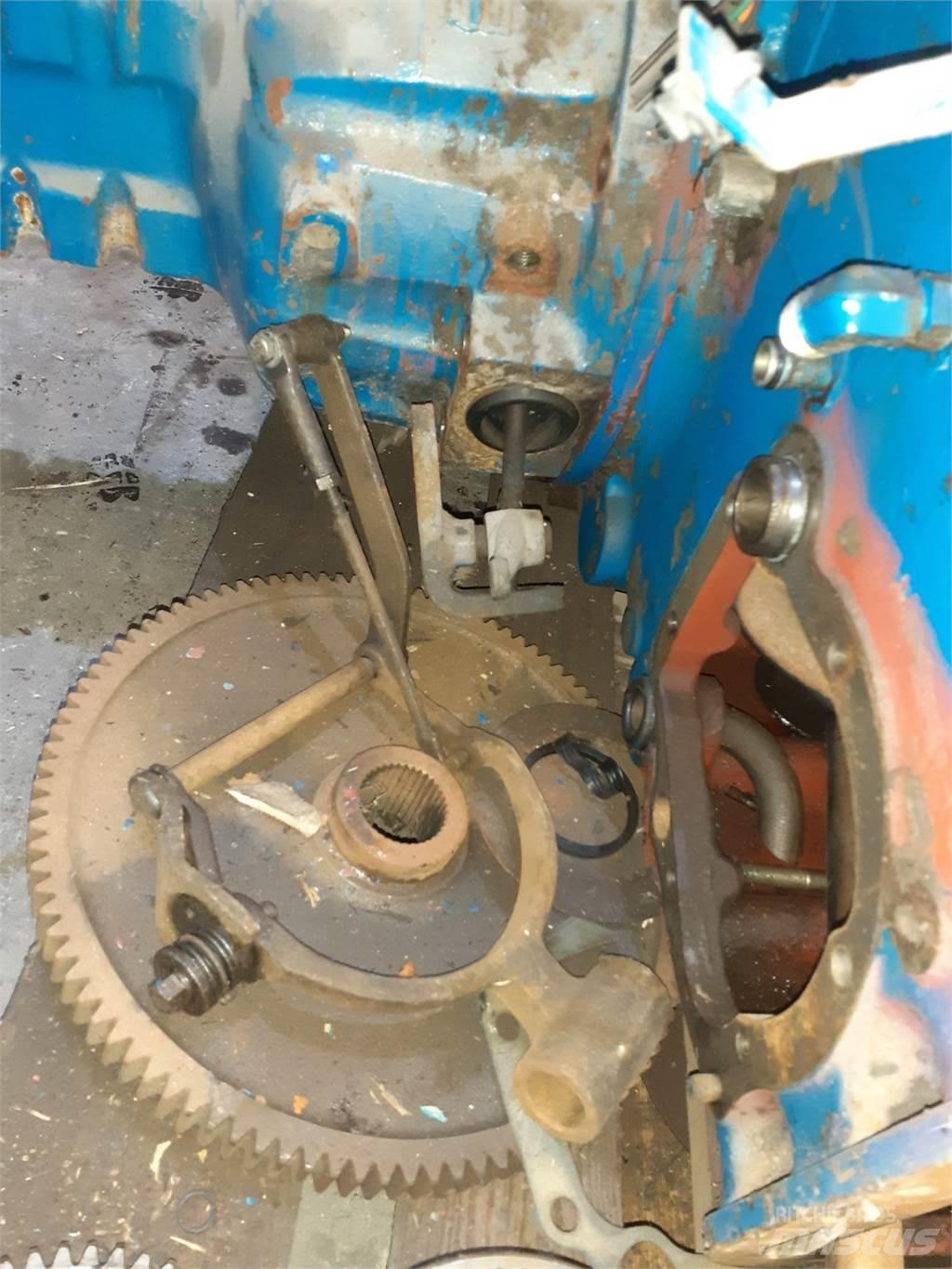 New Holland 8340 Gear