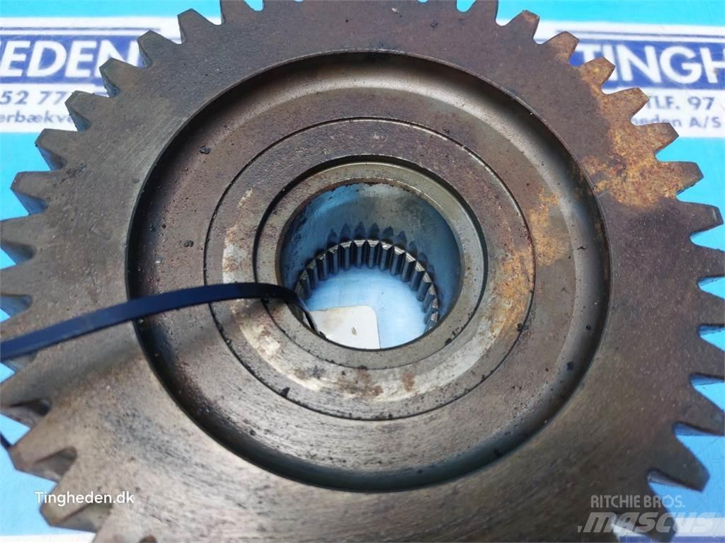 New Holland 8870 Gear