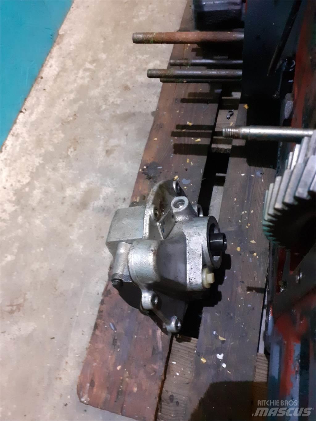 New Holland M135 Gear