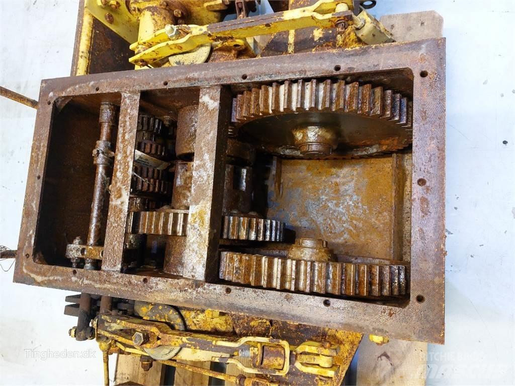 New Holland M140 Gear