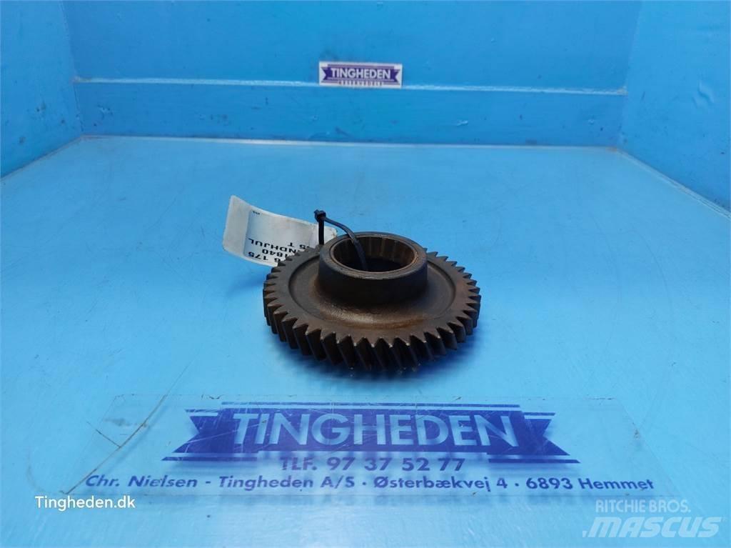 New Holland T6 Gear