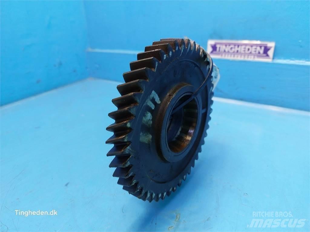 New Holland T6 Gear