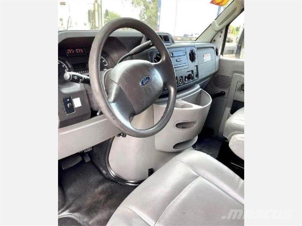 Ford E-350 Fast kasse