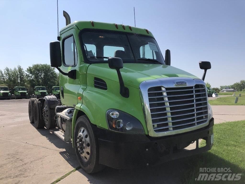 Freightliner CA113 Trækkere