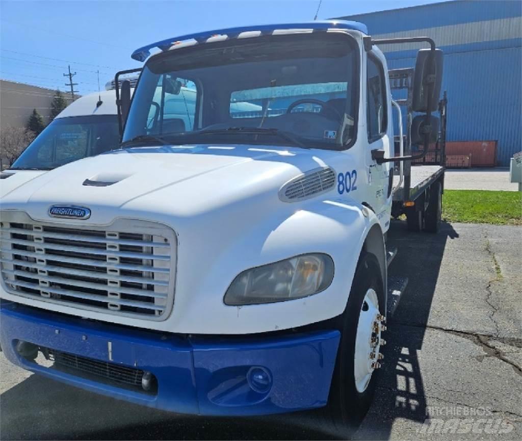 Freightliner M2 Lastbil med lad/Flatbed