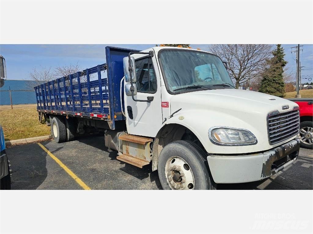 Freightliner M2 106 Lastbil med lad/Flatbed