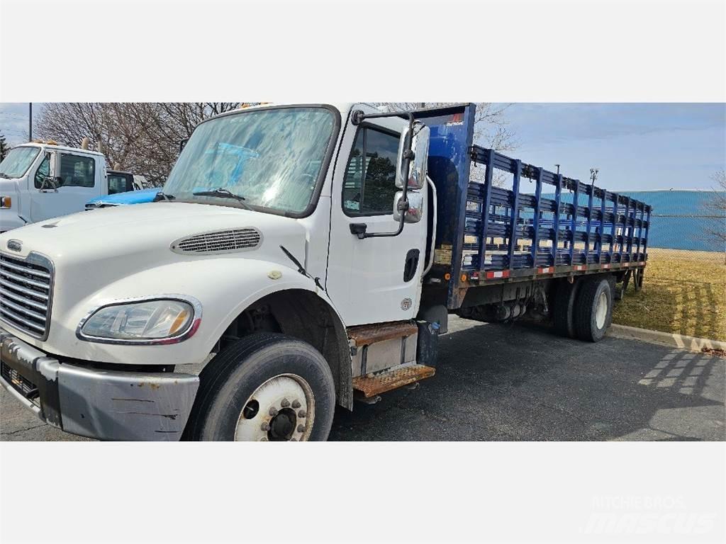 Freightliner M2 106 Lastbil med lad/Flatbed