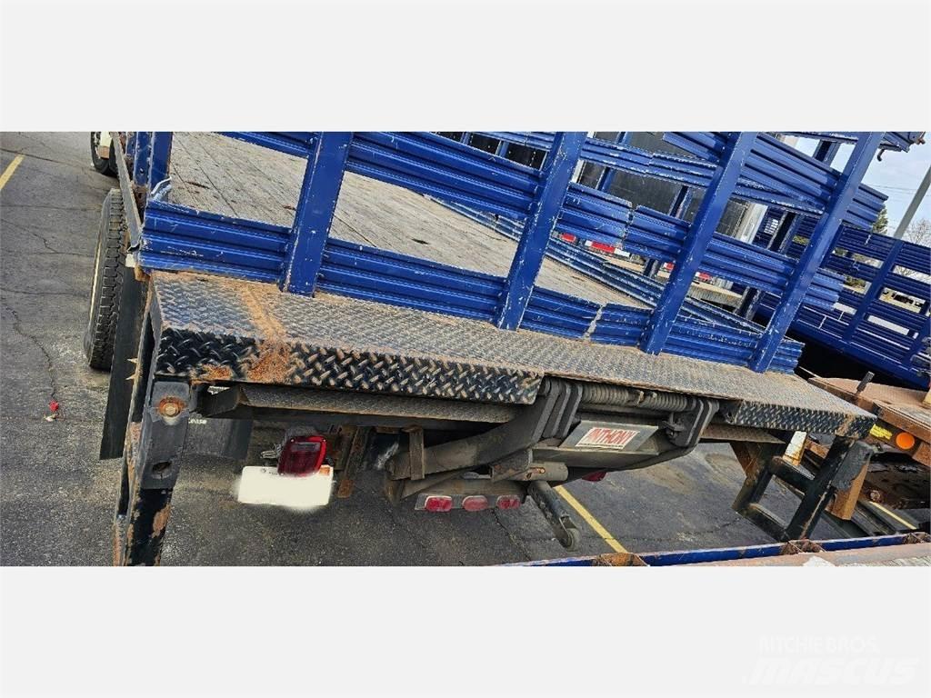 Freightliner M2 106 Lastbil med lad/Flatbed