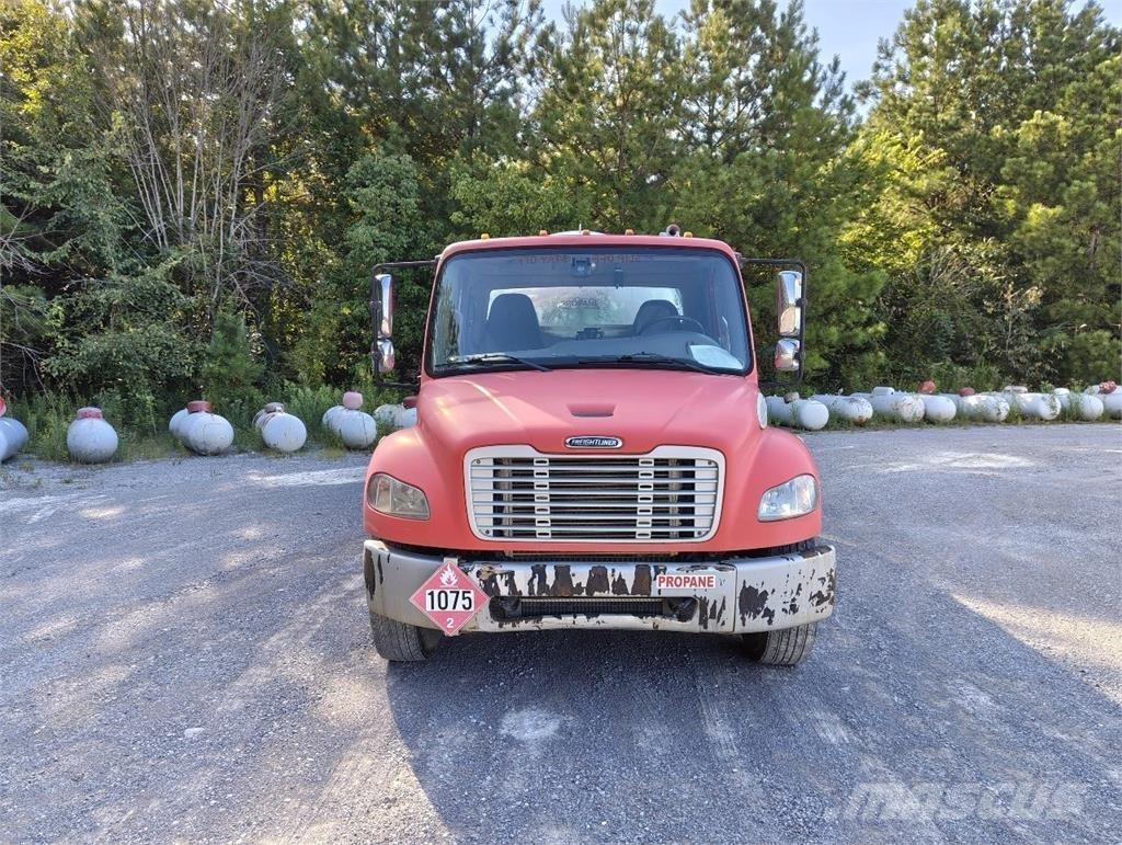 Freightliner M2 106 Andre lastbiler