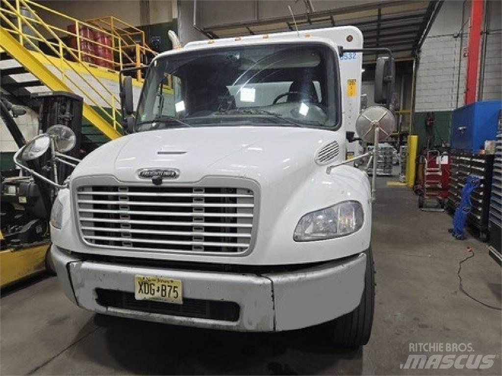 Freightliner M2106 Lastbiler til transport af drikkevarer