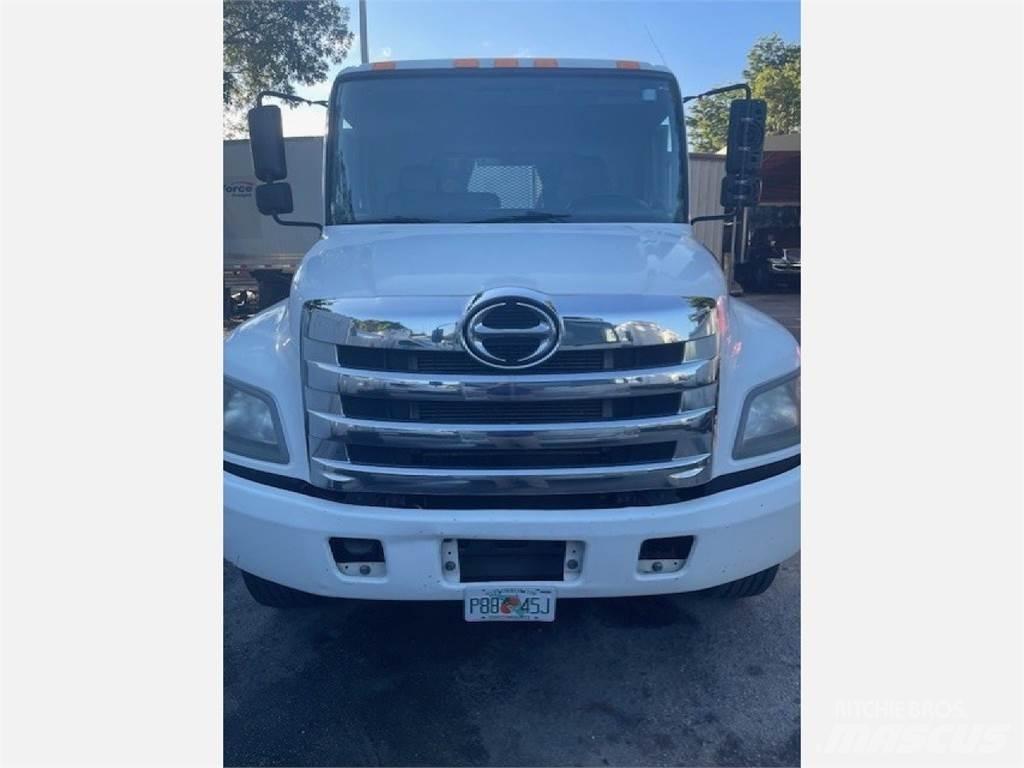Hino 338 Lastbil med lad/Flatbed