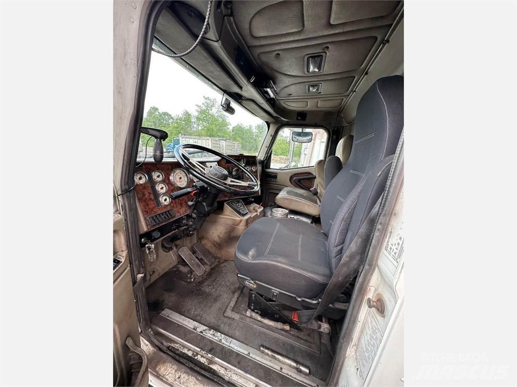International 5900i Lastbiler med tip