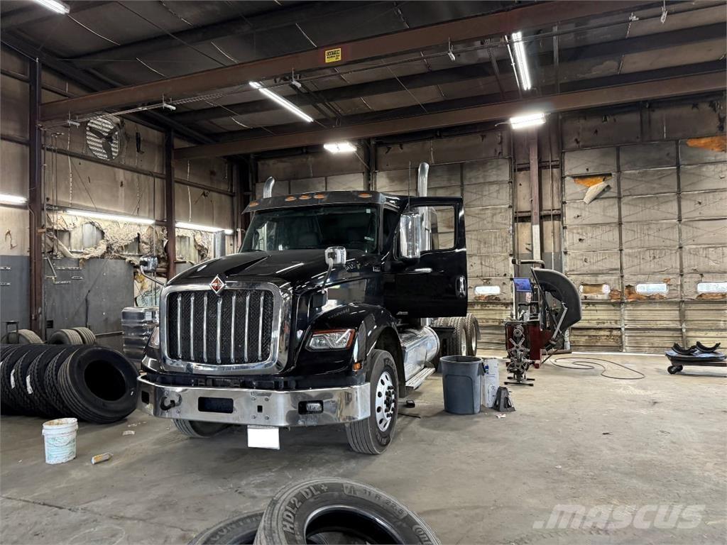 International HX620 Trækkere