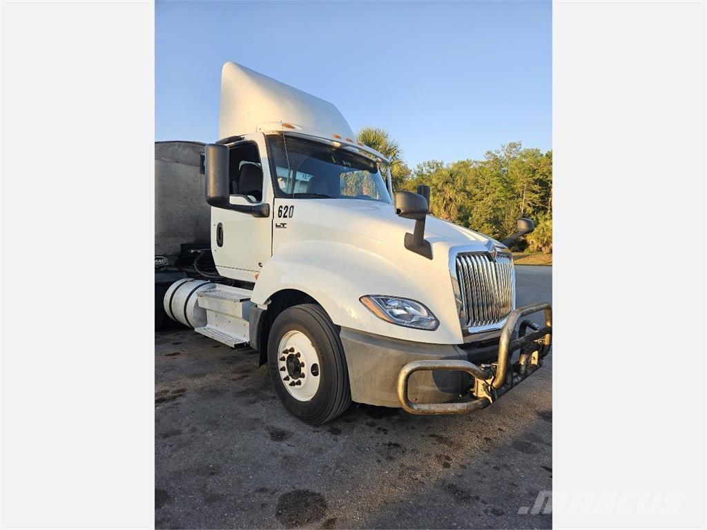 International LT625 Trækkere