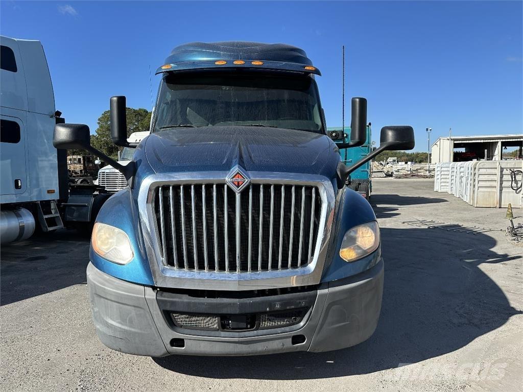 International LT625 Trækkere