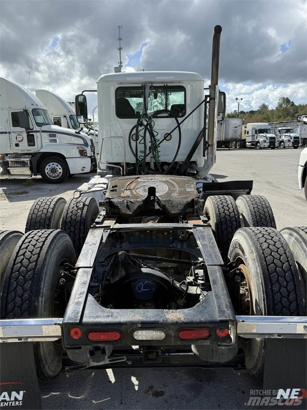 Mack AN64T Trækkere