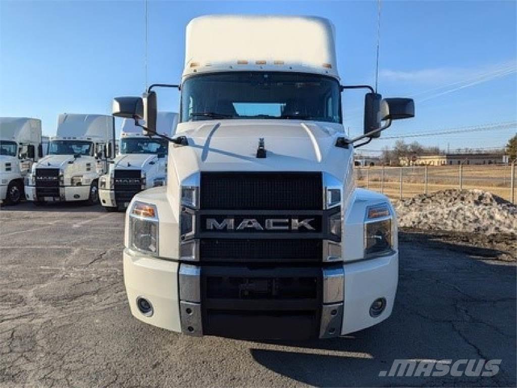 Mack AN64T Trækkere