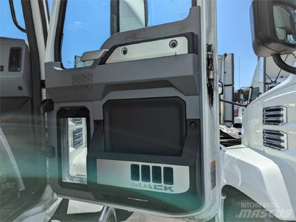 Mack AN64T Trækkere