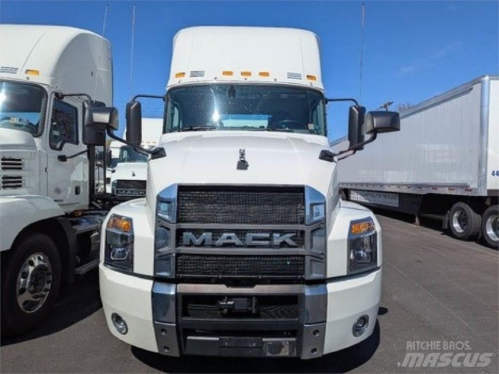 Mack AN64T Trækkere