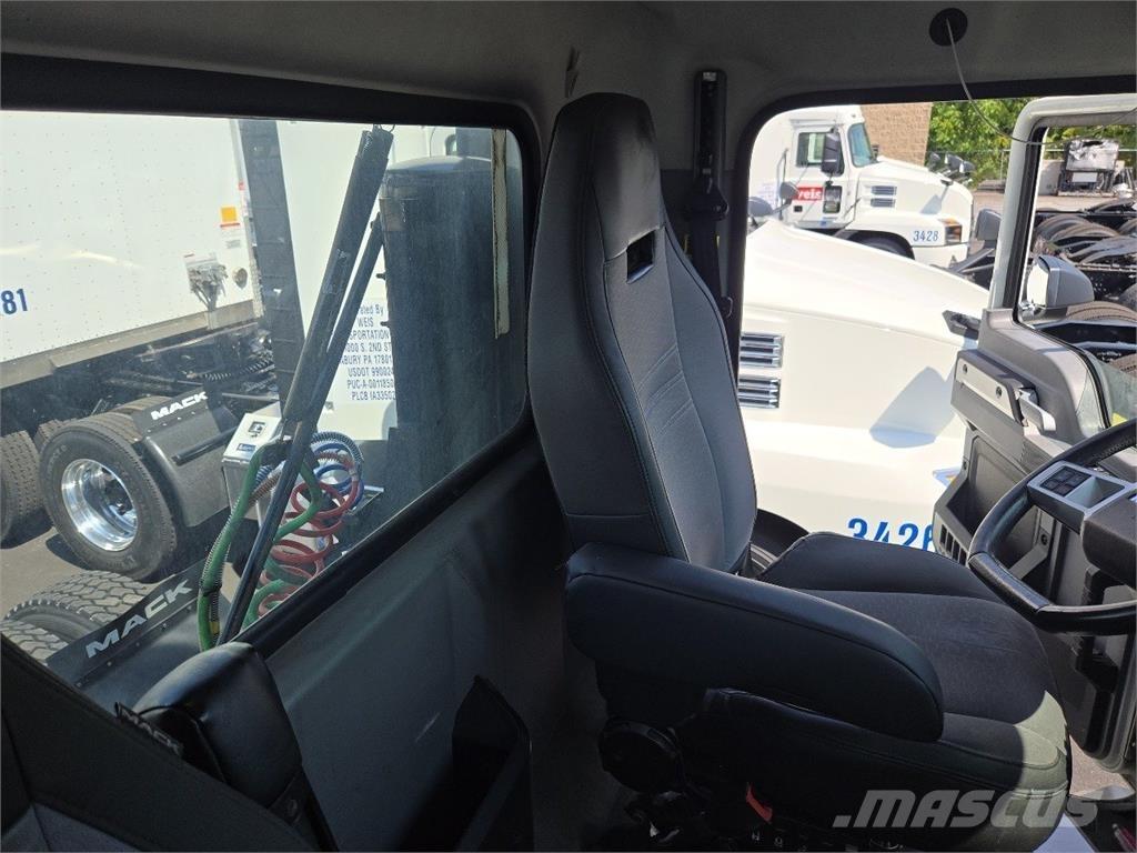 Mack AN64T Trækkere