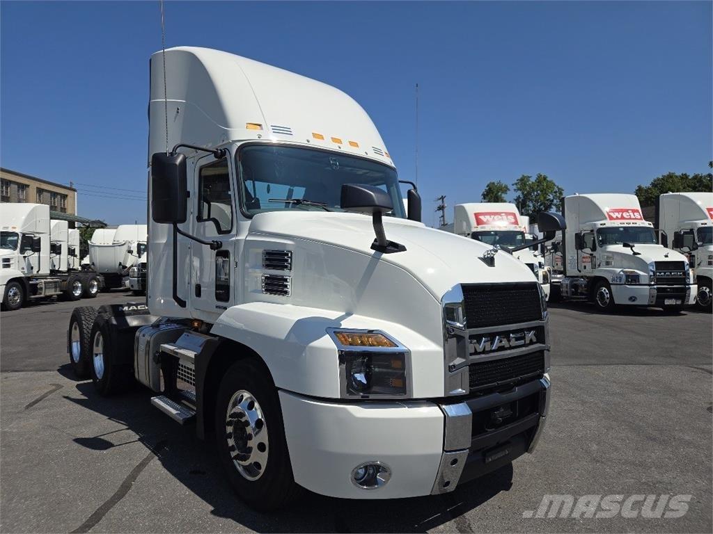 Mack AN64T Trækkere
