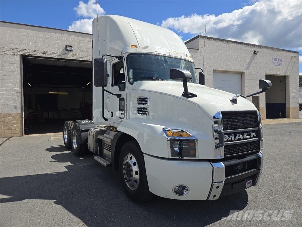 Mack AN64T Trækkere